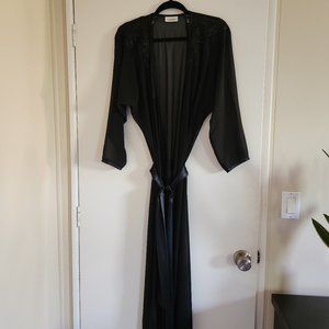 Beautiful Black Sexy Robe, Natori, size M with belt